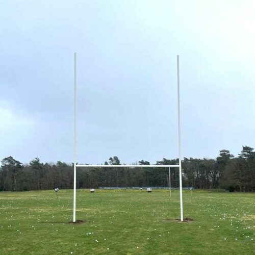 Rugbygoal 9,14 x 5,63 m. 11 Rugbygoals, ook ideaal op de golfbaan. Deze staat bij: de Twentsche Golflclub